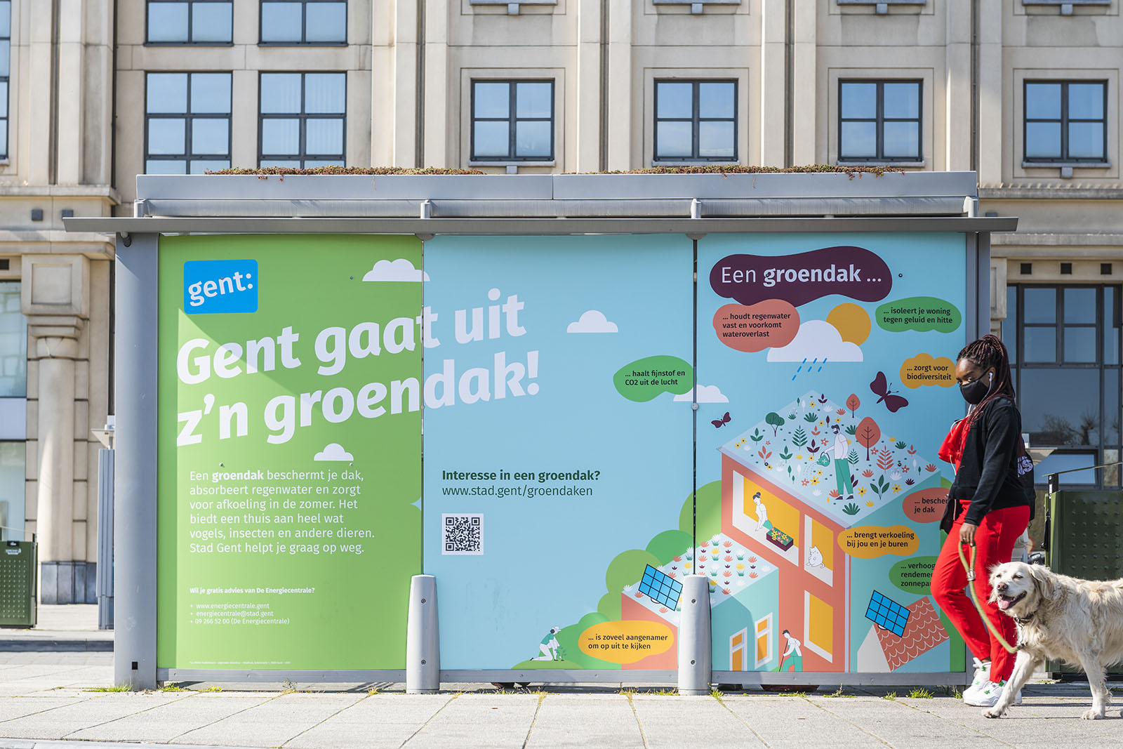 Bestickering van een bushokje in Stad Gent voor het project Groendaken